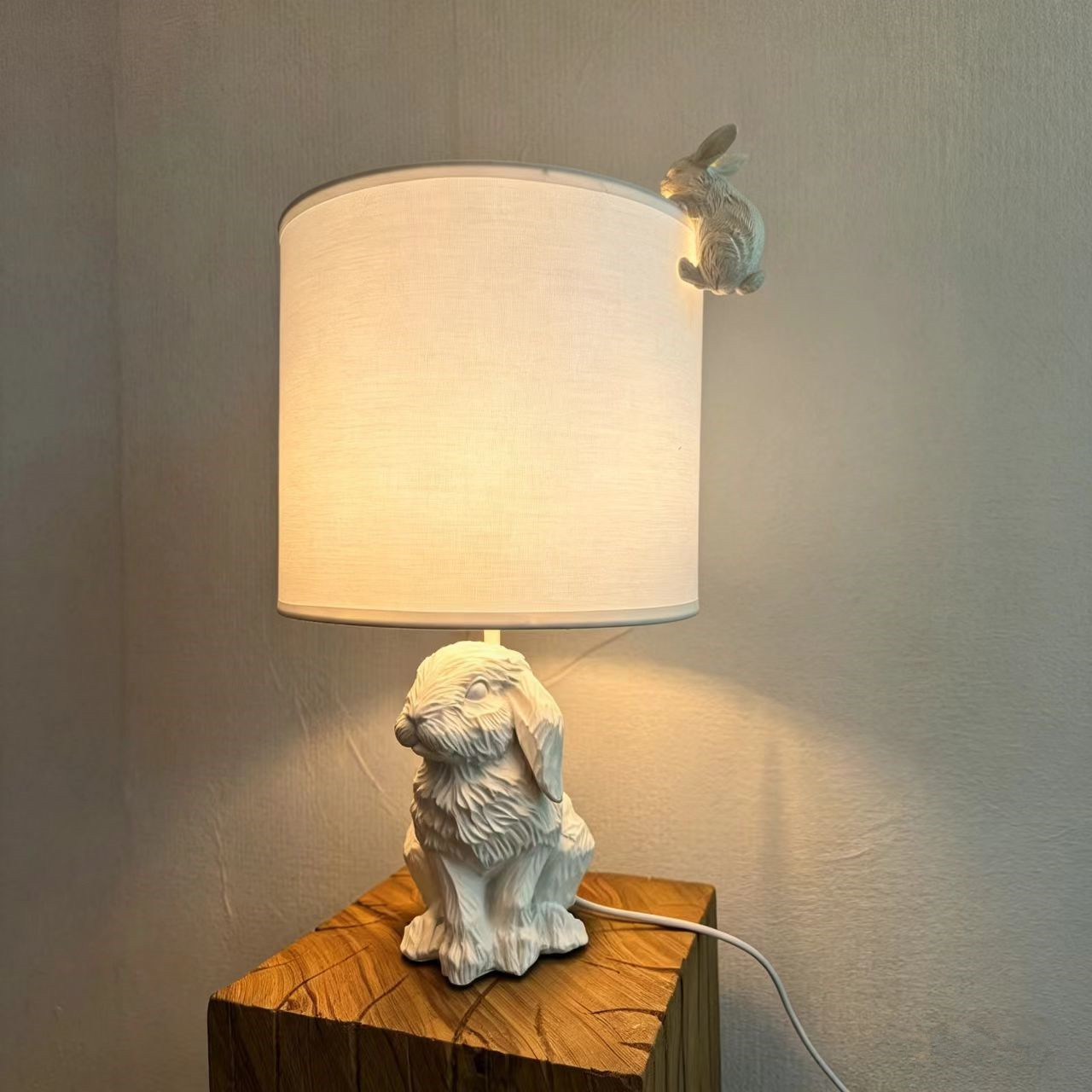 Resin Art On Floor - Retro เรซิ่นตารางโคมไฟทองเงิน Masked กระต่ายโคมไฟสําหรับห้องนอนบ้านเด็กผ้า Night Light